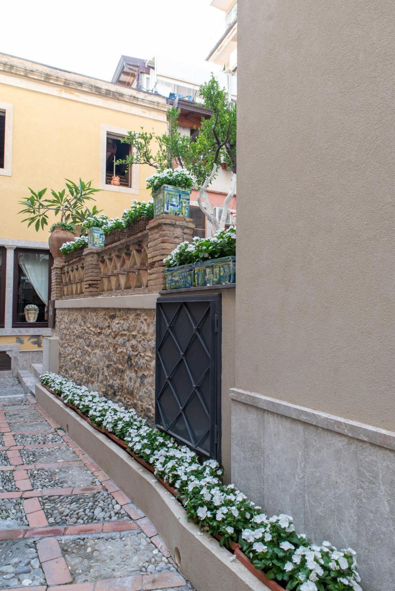 Villa D'Orville Luxury Suites Taormina Exterior foto